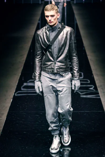 Look 33